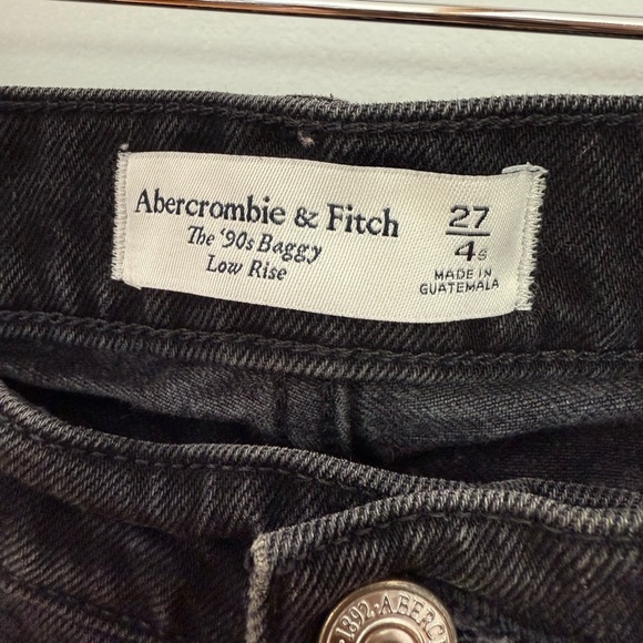 Abercrombie & Fitch Baggy Low Rise Jean | Size 27/4 Short Length - Picture 9 of 9